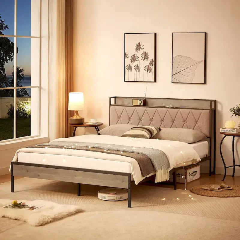 Letto matrimoniale grigio con stazione di ricarica