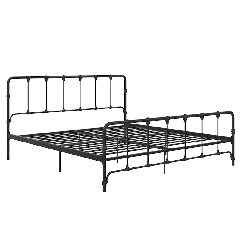Letto in metallo stile rustico con testiera ricurva e dettagli a pinnacolo vintage