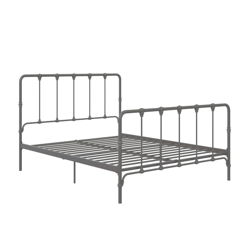 Letto in metallo stile rustico con testiera ricurva e dettagli a pinnacolo vintage