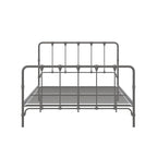 Letto in metallo stile rustico con testiera ricurva e dettagli a pinnacolo vintage