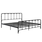Letto in metallo stile rustico con testiera ricurva e dettagli a pinnacolo vintage