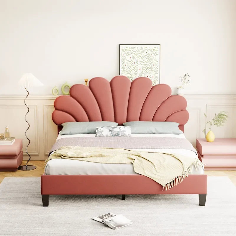 Letto imbottito con testiera floreale