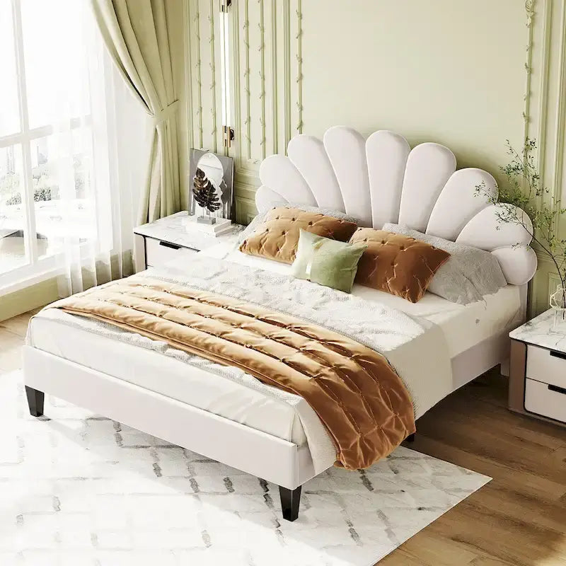 Letto imbottito con testiera floreale
