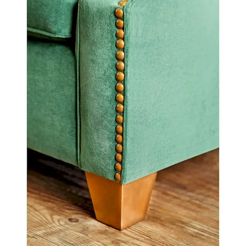 Divano imbottito in tessuto verde di transizione con borchie decorative