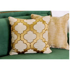 Divano imbottito in tessuto verde di transizione con borchie decorative
