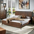 Letto a piattaforma a profilo basso con staffe ad accento oro in stile Campaign