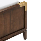 Letto a piattaforma a profilo basso con staffe ad accento oro in stile Campaign