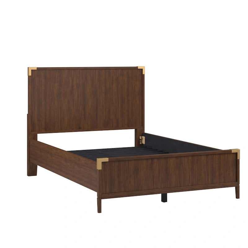 Letto a piattaforma a profilo basso con staffe ad accento oro in stile Campaign