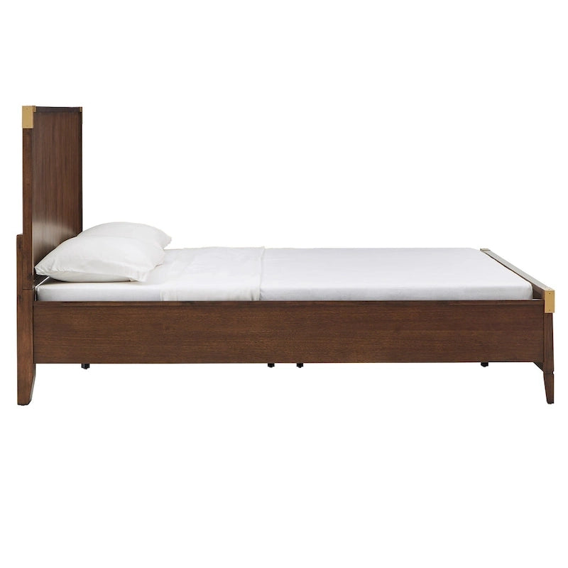 Letto a piattaforma a profilo basso con staffe ad accento oro in stile Campaign