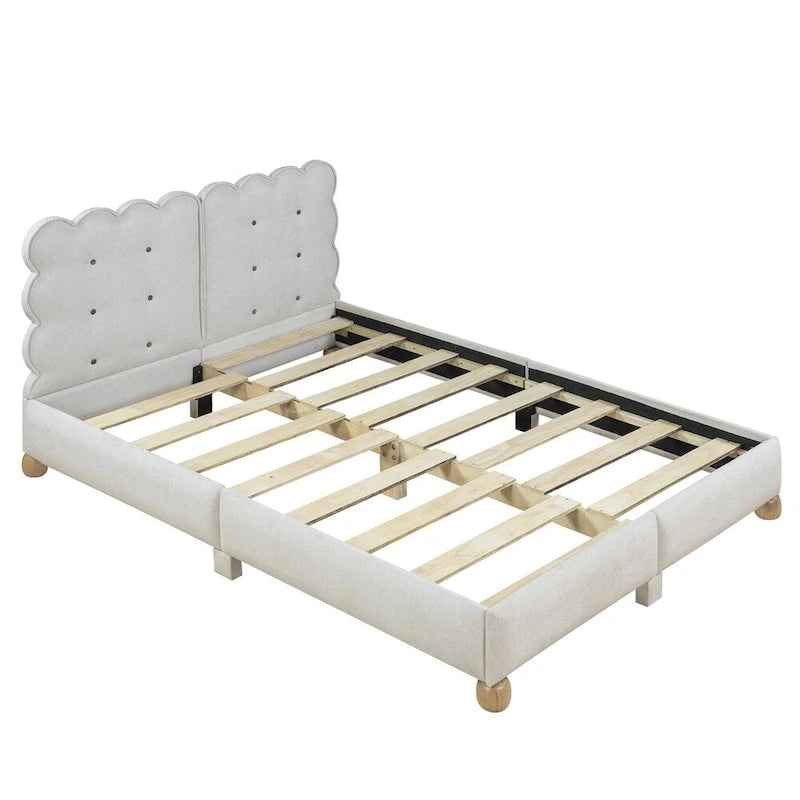 Letto matrimoniale imbottito con struttura in legno e doghe, con gambe di supporto