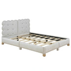 Letto matrimoniale imbottito con struttura in legno e doghe, con gambe di supporto